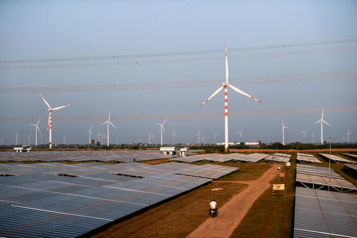 Govt allows RE projects to store, sell curtailed power via battery systems