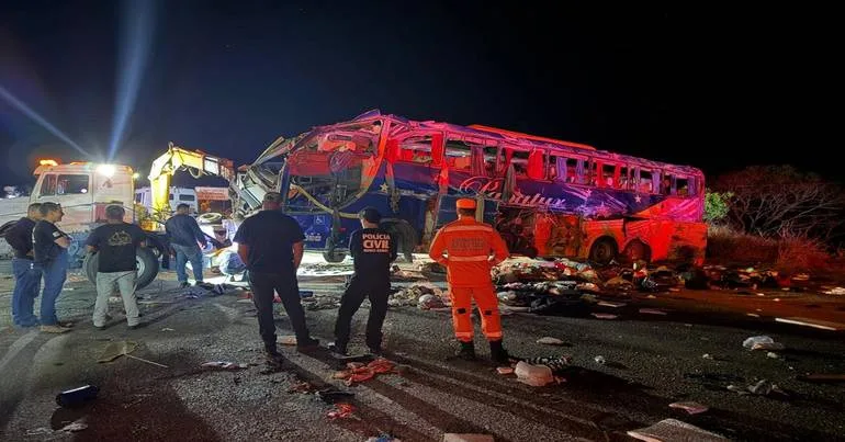 Seis mortos e 31 feridos em acidente no Brasil