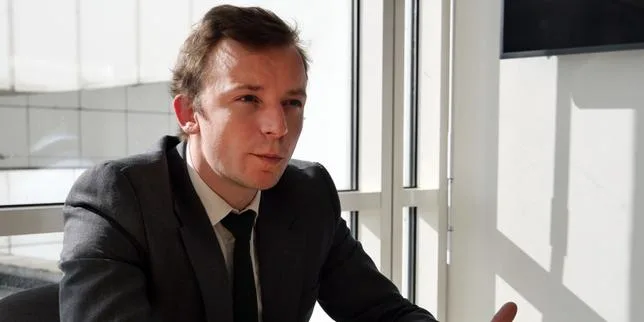 L’arrivée de Charles Sapin, directeur adjoint de la rédaction de « Valeurs actuelles », comme éditorialiste politique sur France Inter provoque l’indignation des syndicats de Radio France