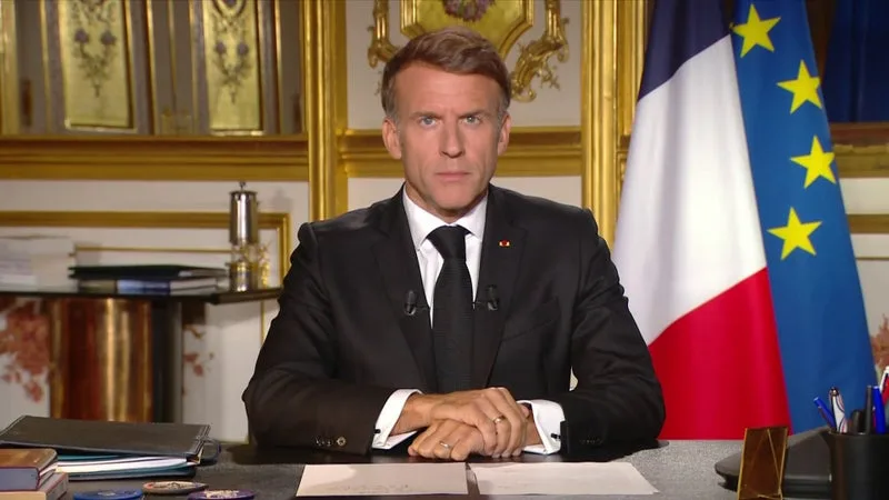17 octobre: Emmanuel Macron demande que "toute la transparence soit faite" sur la stratégie du maintien de l'ordre