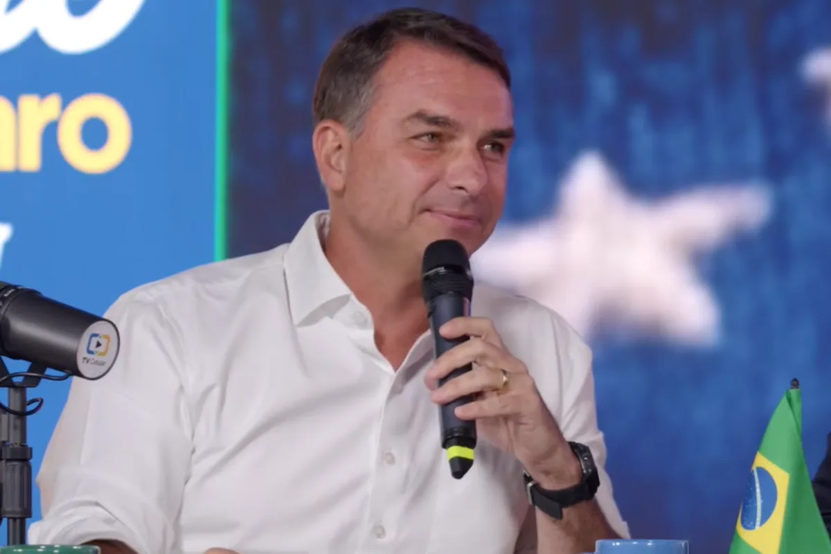 Flávio avisou que estava a caminho de encontro na casa de Vorcaro