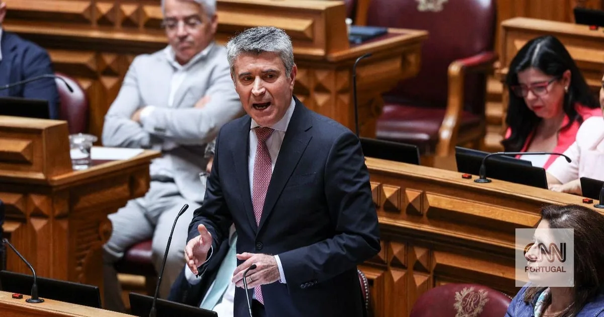 Habitação: “Para mim só há um caminho: é pegar na lei e metê-la na gaveta", diz José Luís Carneiro