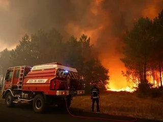 Après le mégafeu en Gironde : comment financer la reconstruction et mieux lutter contre les incendies ?