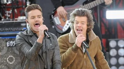 Harry Styles apresenta nova música escrita para Liam Payne no aniversário de sua morte