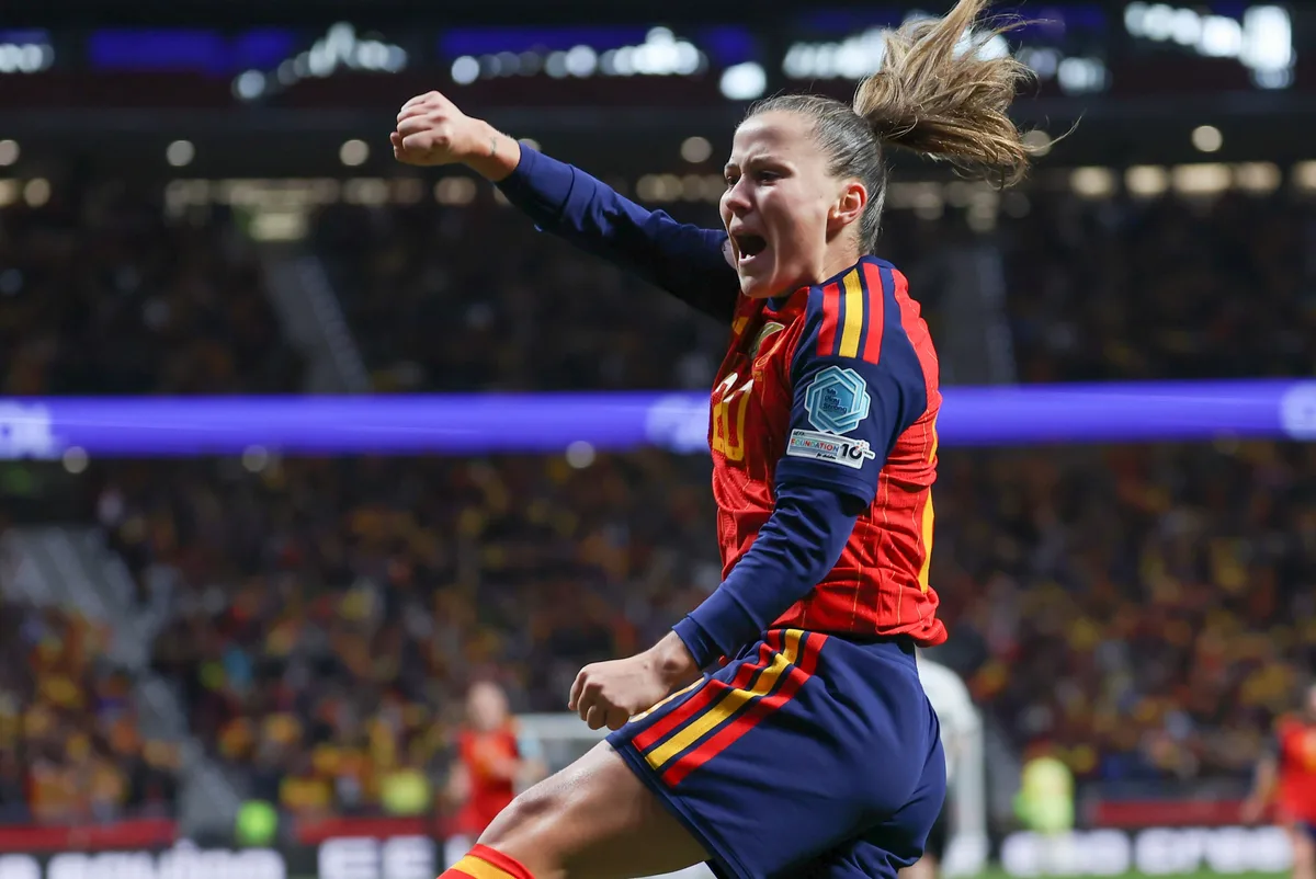 La Roja, tocada: Pina y Mapi KO