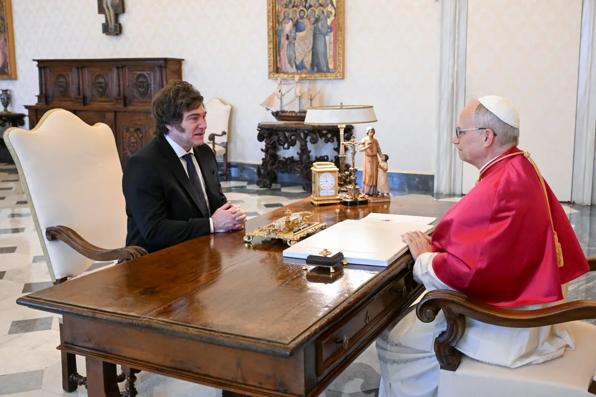 El Gobierno y la Iglesia argentina enviaron mensajes de afecto al Papa y evitaron hacer especulaciones sobre su visita