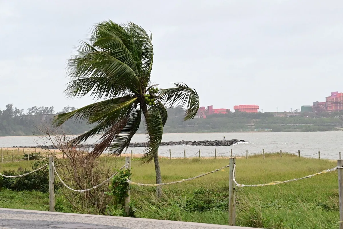Frente fria muda tempo no ES e 71 cidades estão em alerta para vendaval; veja a lista