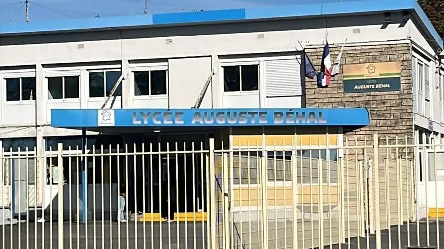 Main arrachée à Lens : le lycéen a bien ramassé la grenade, selon les premiers éléments de l'enquête