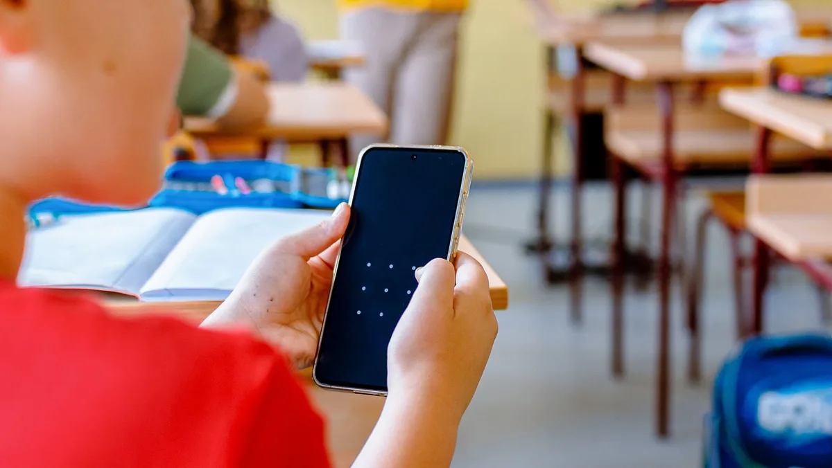 Maestros quieren ‘reglas’ para uso de celulares en salones: SEP definirá propuesta con padres