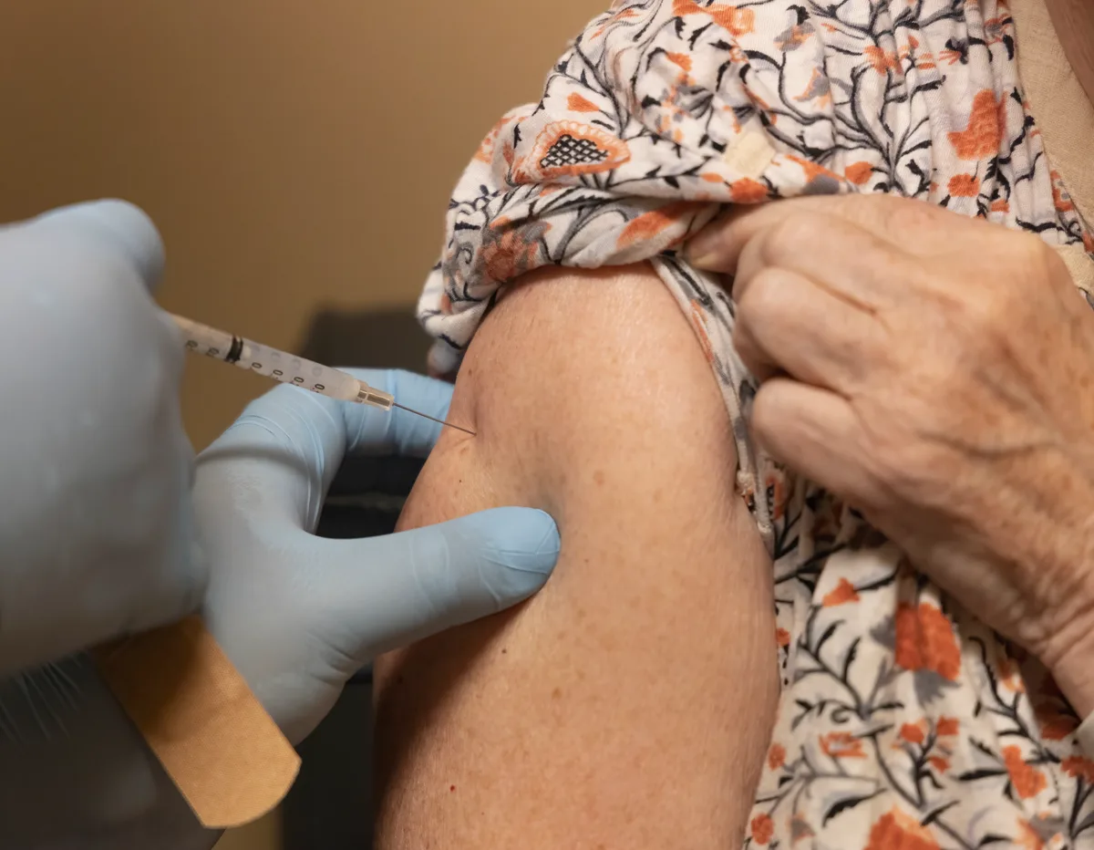 Medical groups offer vaccine guidance to fill federal vacuum