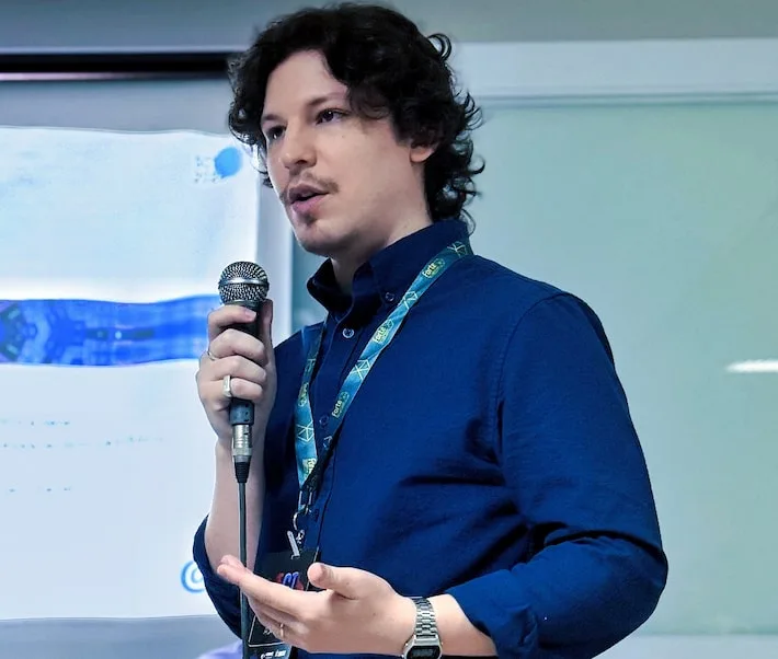 Adriano Camacho, editor de cibersegurança no TecMundo, vence Prêmio ESET de Jornalismo
