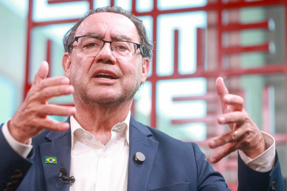 Cury diz que Brasil já é parlamentarista e cita Tarcísio como premier