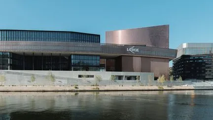 L'art contemporain et la mémoire ouvrière naviguent vers le Large sur l'île Seguin