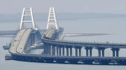 Крымский мост закрыли для автомобилей