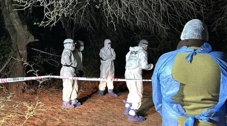 Encontraron muerta a una pareja en un monte de Tucumán: investigan si él la mató y luego se suicidó