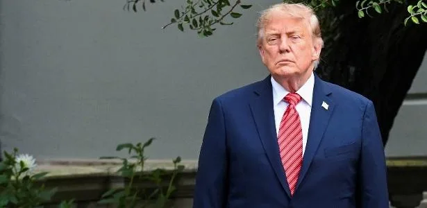 Trump minimiza alertas sobre segurança da IA e diz que EUA já têm ferramentas para fiscalizar setor