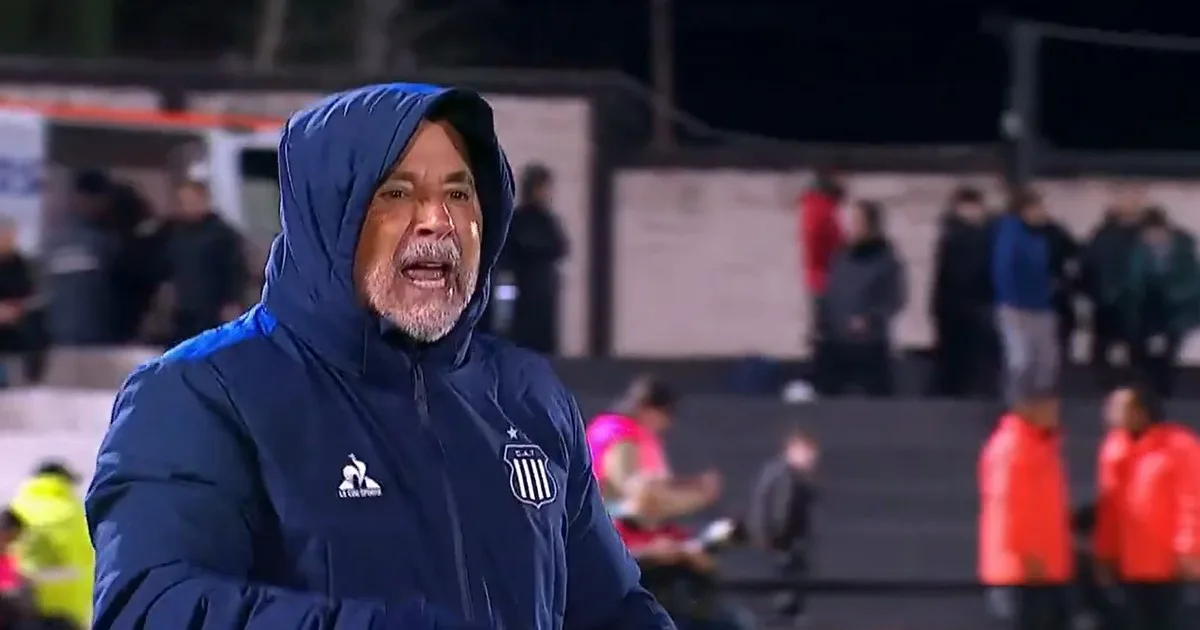 Sampaoli se fue sin hablar tras una nueva derrota de Talleres y podría haber novedades sobre su continuidad