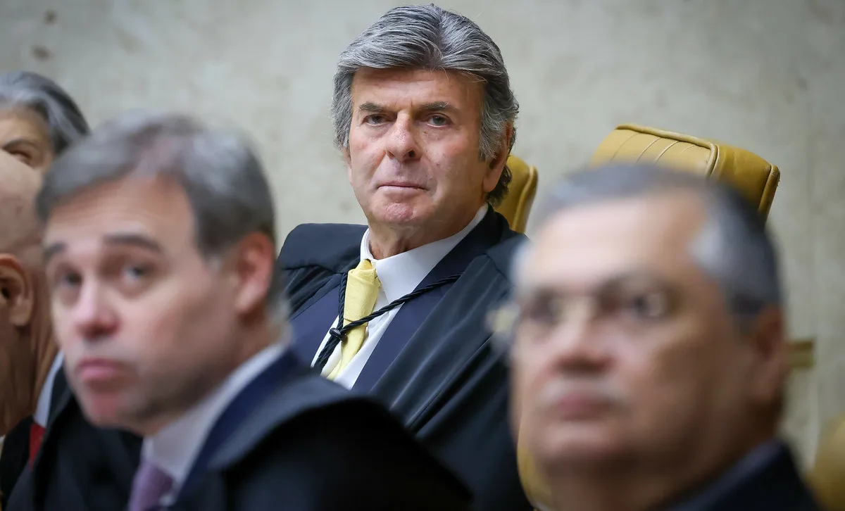 Mendonça e Fux denunciam “PF paralela” durante julgamento do caso Master