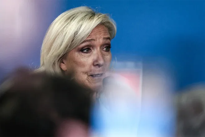Interdiction du voile: le RN remet en scène son obsession