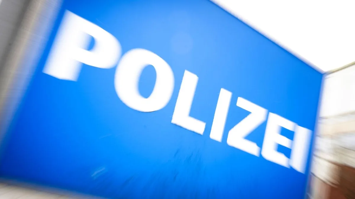 Brennende Fahrzeuge: Polizei ermittelt wegen mehrerer Fahrzeugbrände
