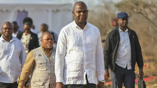 Acidente em Moçambique faz 13 mortos. Presidente pede respeito por regras