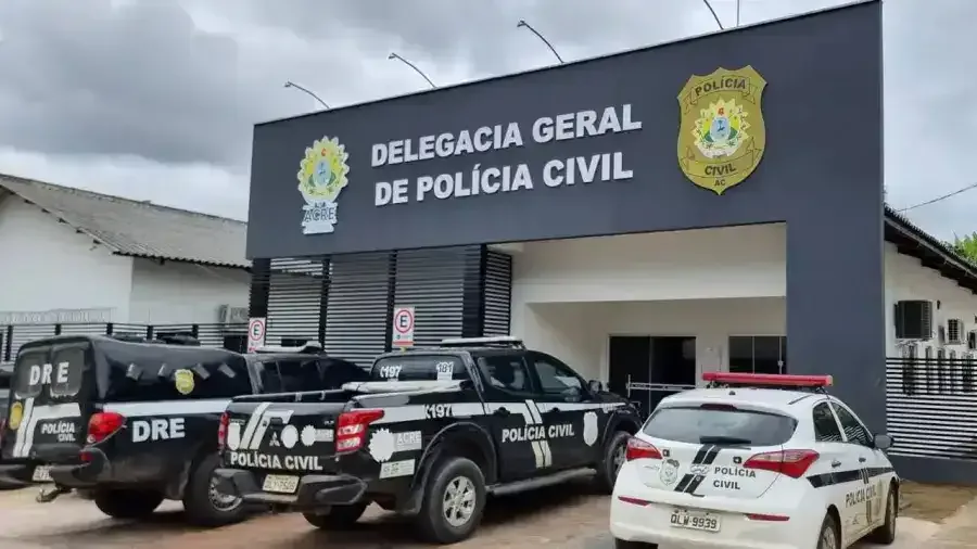 Dupla encapuzada assalta posto de combustível e leva moto em Cruzeiro do Sul