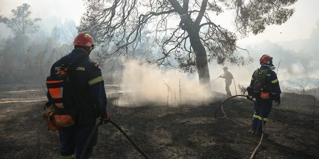 Grèce : un nouvel incendie près de Thessalonique, des touristes évacués