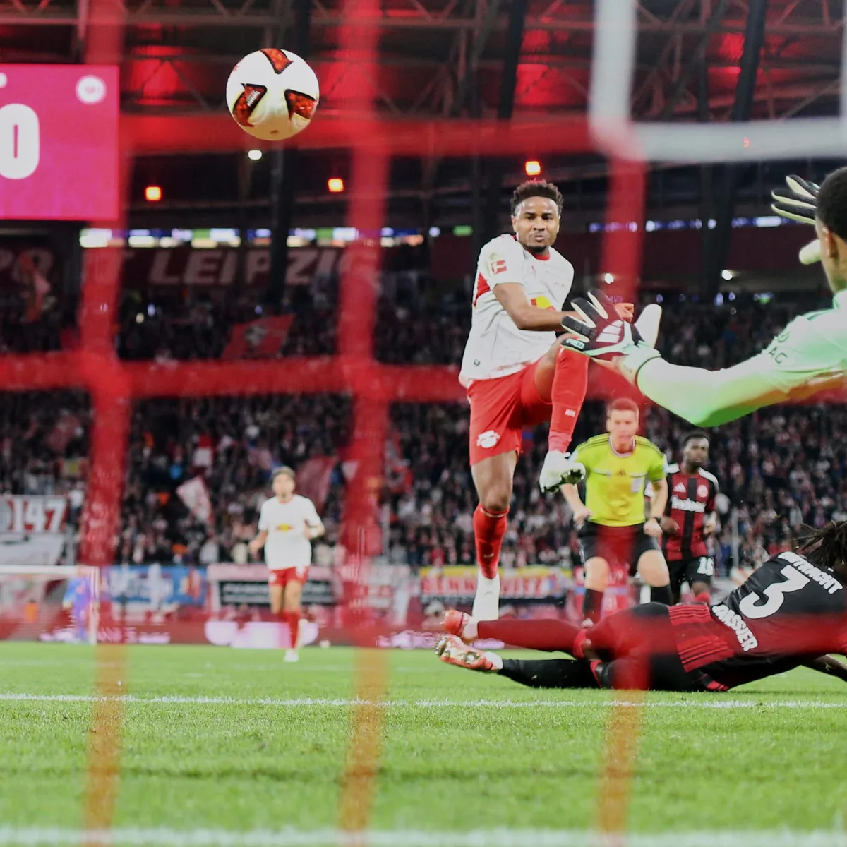 Fußball-Bundesliga - Siege für Leipzig, Stuttgart, Leverkusen, Hamburg und Union - Augsburg und Bayern trennen sich unentschieden
