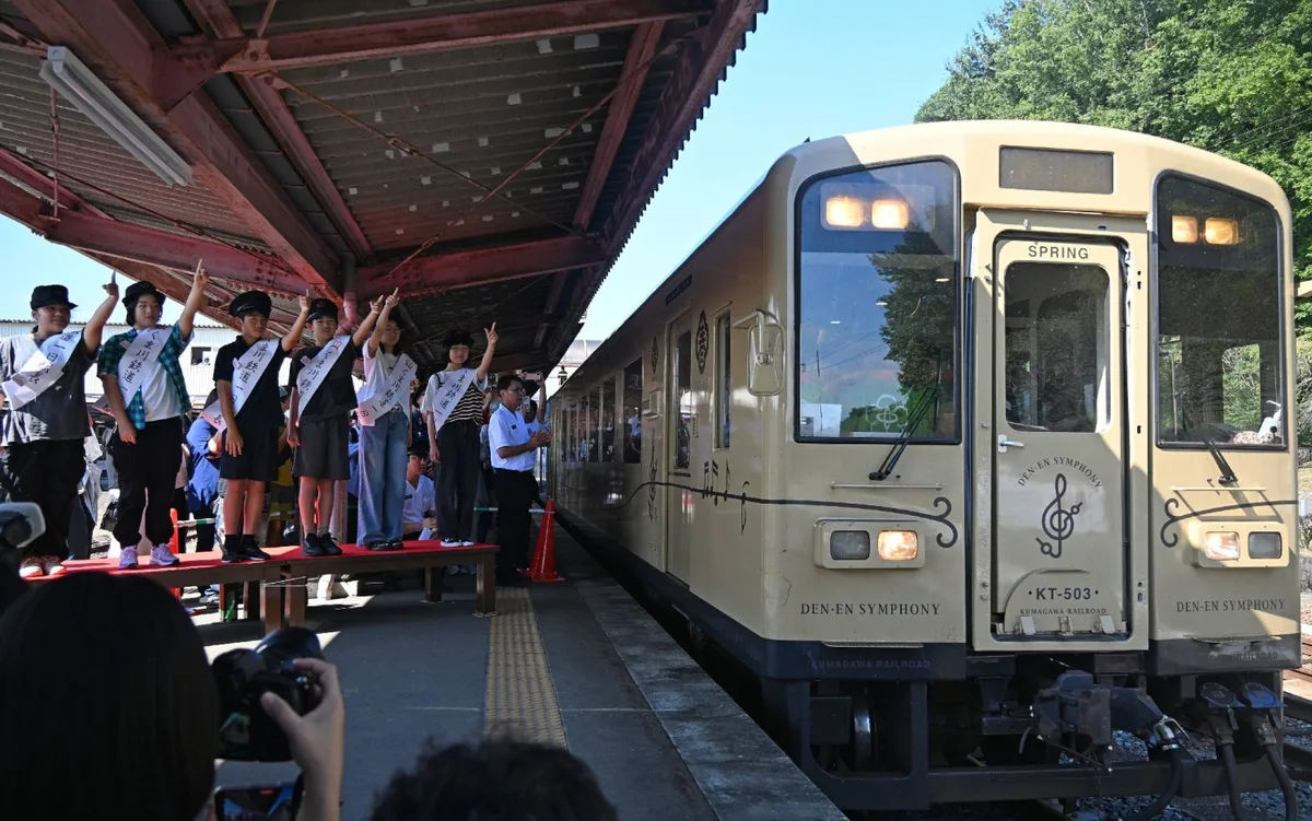Public-private railway fully reopens in Kumamoto six years after flooding