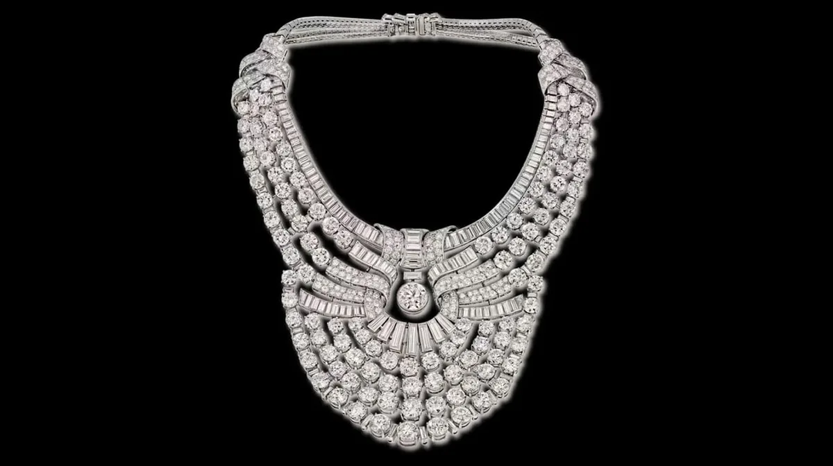 Robaron en Viena un collar de diamantes de US$4,3 millones que perteneció a una reina de Egipto: buscan a dos sospechosos