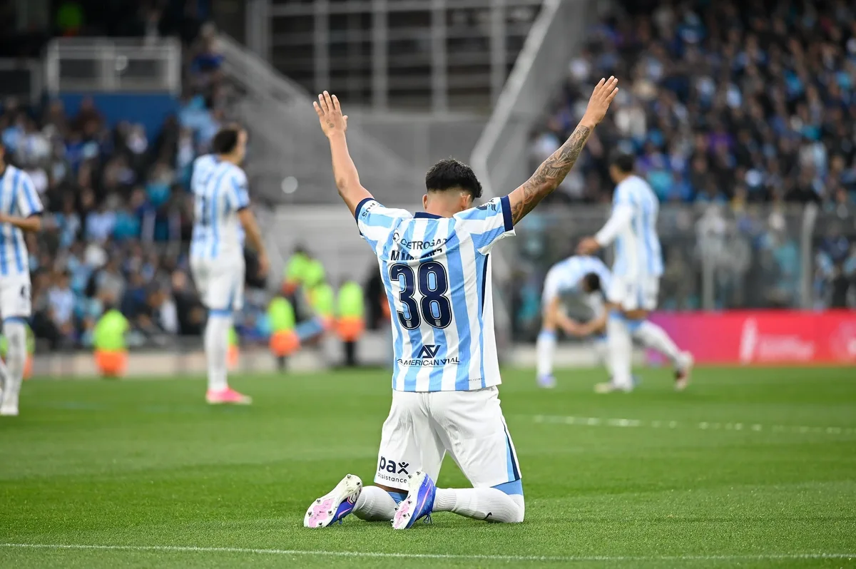 Racing, de soñar con la Libertadores a vivir el clásico “como la final del mundo” en una crisis sin fin