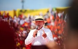 Lula diz que PEC da 6×1 não avançou no Congresso por atuação de aliados de Flávio