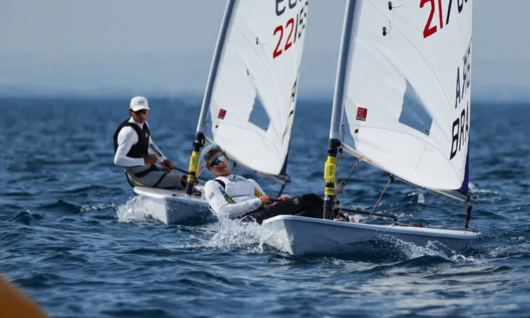 Filho de Robert Scheidt, Erik lidera Mundial Juvenil de ILCA 6