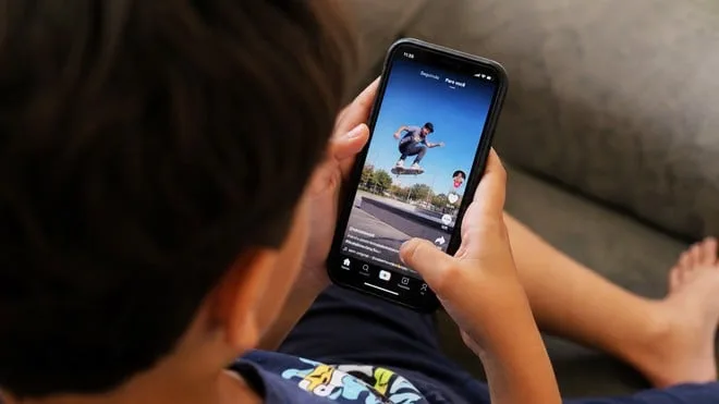 TikTok é multado no Brasil em R$ 153 milhões e acende alerta sobre privacidade de menores; entenda