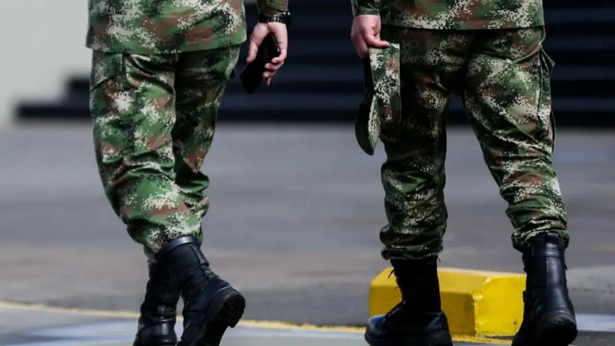 Fuerzas Militares inspeccionan oficina que controla armas por denuncias de presuntos cobros en trámites