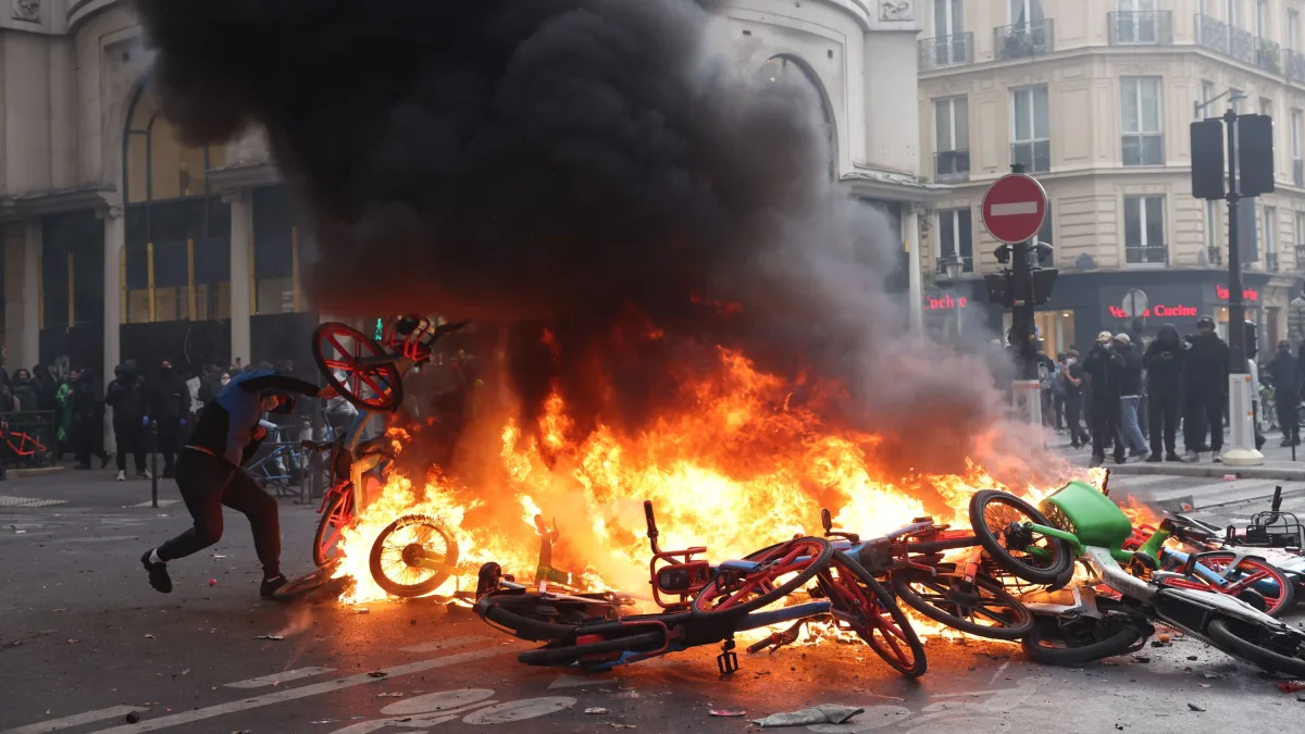 Vorwürfe gegen Paris: Wie kam es zum Gewaltausbruch in Frankreich?