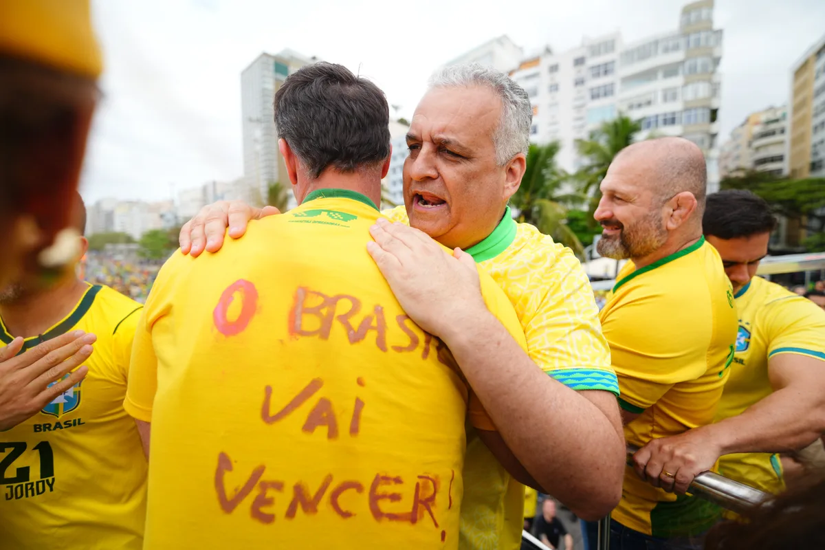 O assunto que o vice de Flávio evitou no primeiro ato de campanha