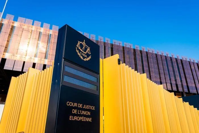 Los bancos, obligados a reintegrar pagos no autorizados aunque se trate de una negligencia del cliente
