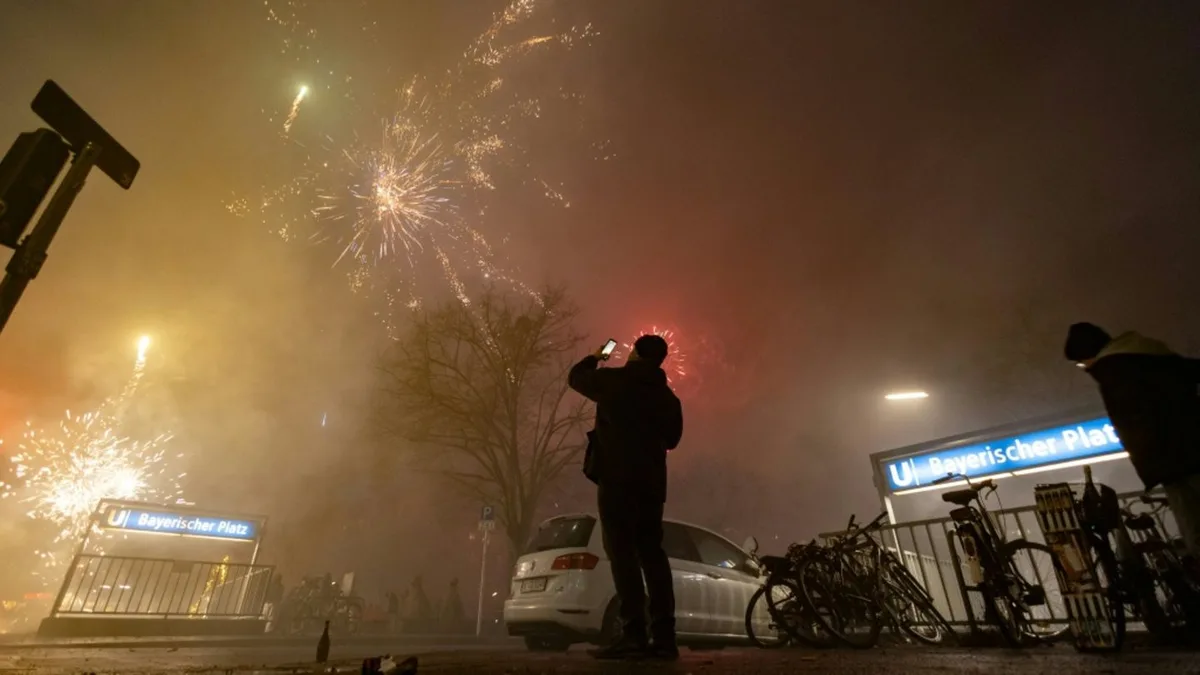 Silvesterrakete in Berliner Wohnung geschossen: Neue Verhandlung gegen Influencer