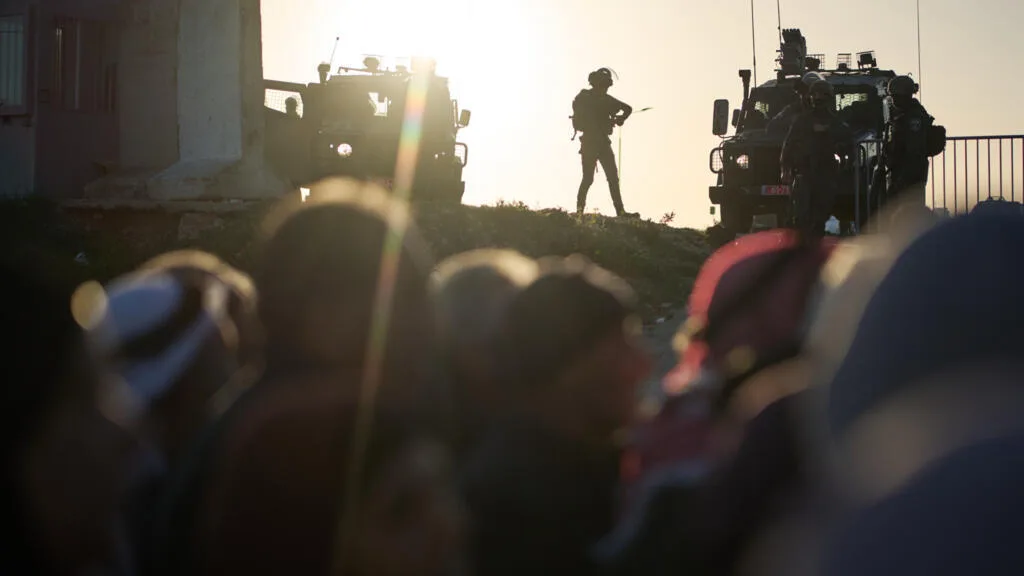 Cisjordanie occupé: à Qalandyia, des Palestiniens dénoncent des interrogatoires violents lors d’un raid israélien