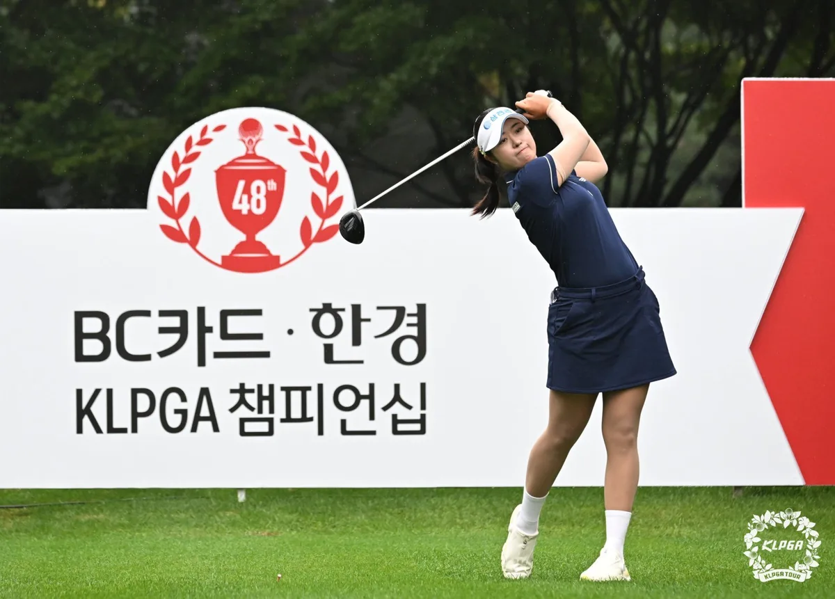 서교림, KLPGA 챔피언십 3R 단독 선두…김민솔 3타 차 2위