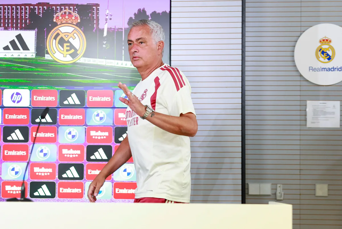 Mourinho, en su primera rueda de prensa: “Con cada título del Real Madrid, tenía una llamada del presi”