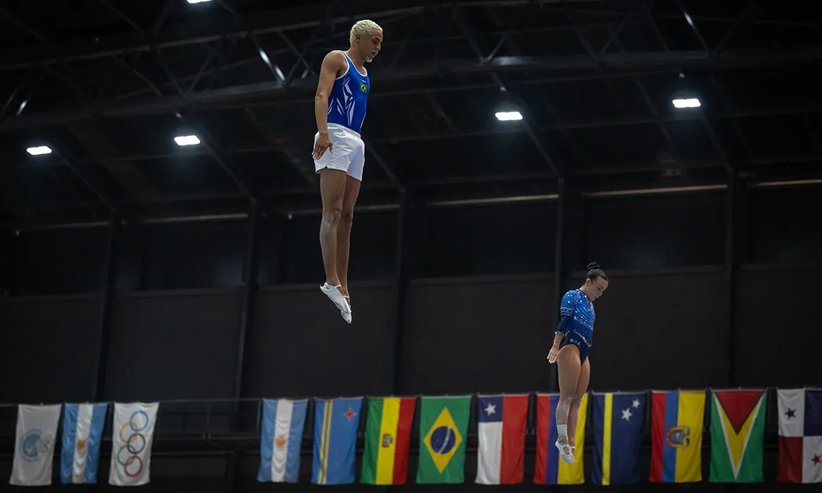 Camilla Lopes e Vinícius Clementino vão à final com melhor nota