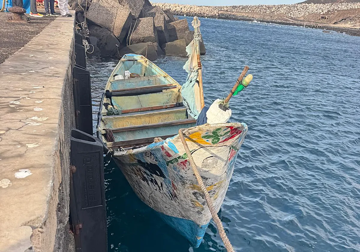 Rescatado un cayuco con 77 inmigrantes a bordo en aguas de El Hierro