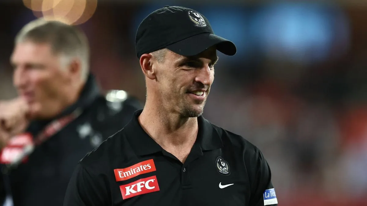 Collingwood and Scott Pendlebury put contract call on hold until end of season