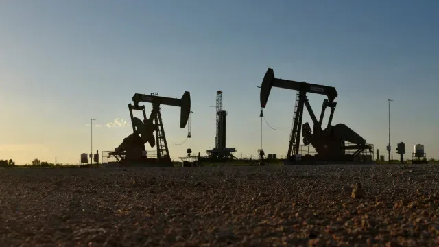 Petróleo da OPEP sobe 5,6% para valor mais elevado desde abril