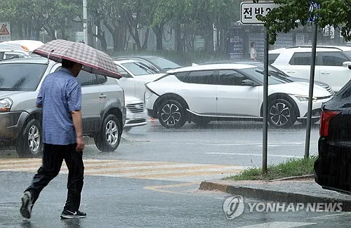 전북 가끔 구름 많고 곳에 따라 소나기…낮 최고 31∼34도