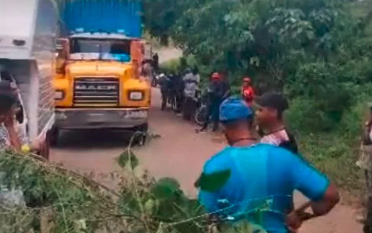 Trancaron la carretera Coro-Churuguara para protestar por apagones y falta de agua en Falcón (VIDEO)