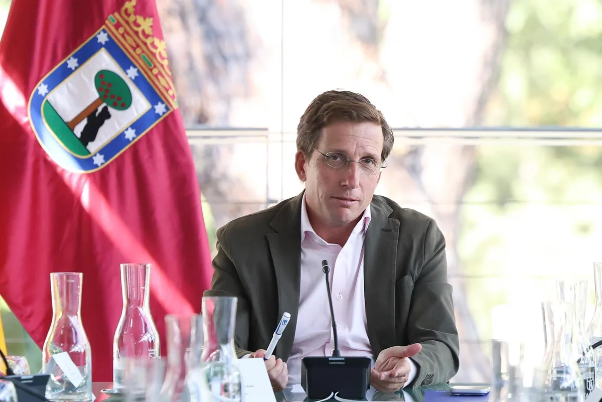 Almeida acusa a Sánchez de una "falta total de empatía" con Ceuta y ve un "globo sonda" en sus palabras sobre el Rey