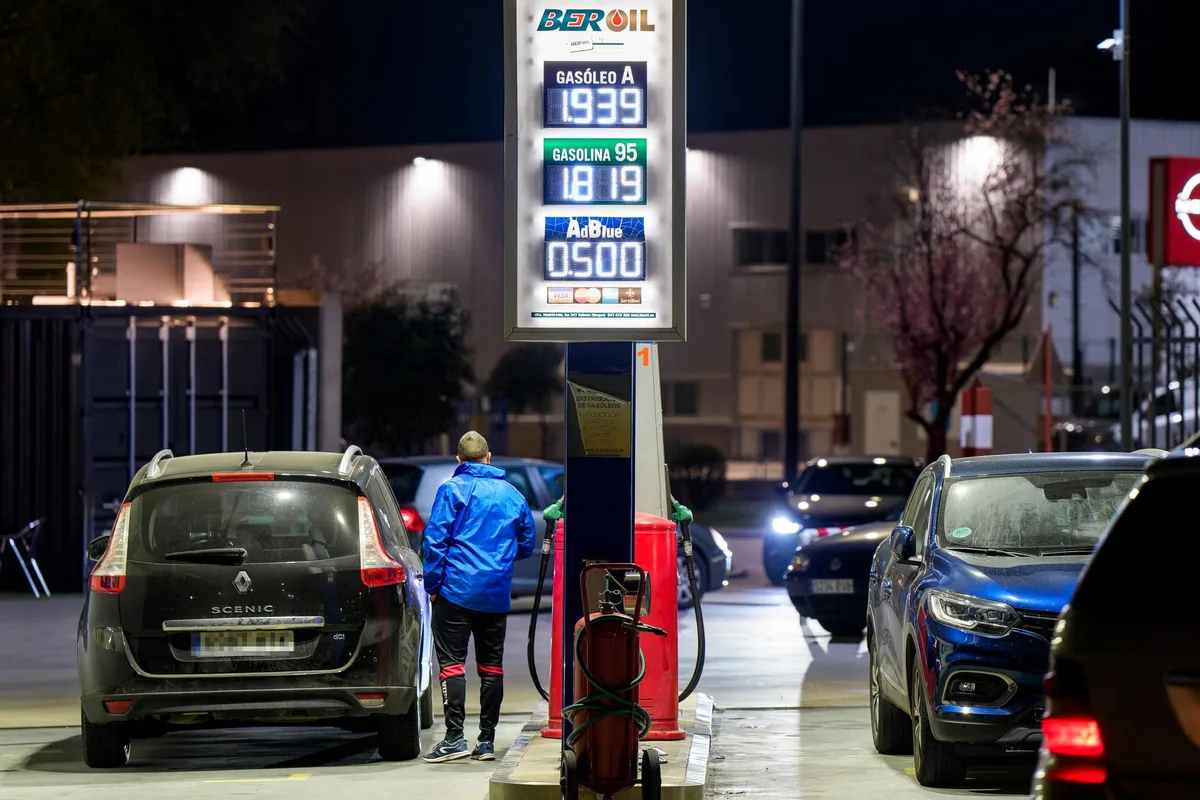 Contre la flambée des prix de l’essence, des actions très disparates dans les pays européens : TVA, prix plafonnés, aides…